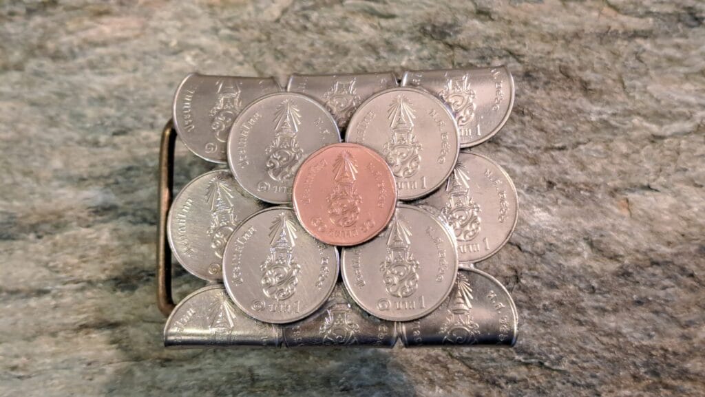 Gürtelschnalle ''Thailand ohne König''